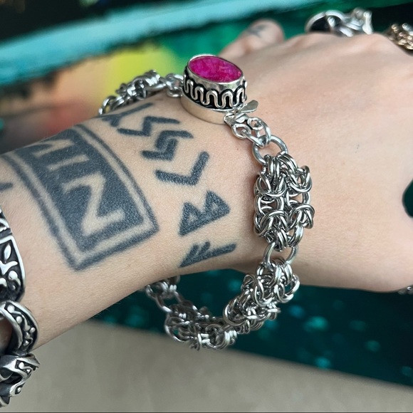 Maille stainless steel indian ruby bracelet . Handmade chain & ruby gem clasp - Picture 2 of 16